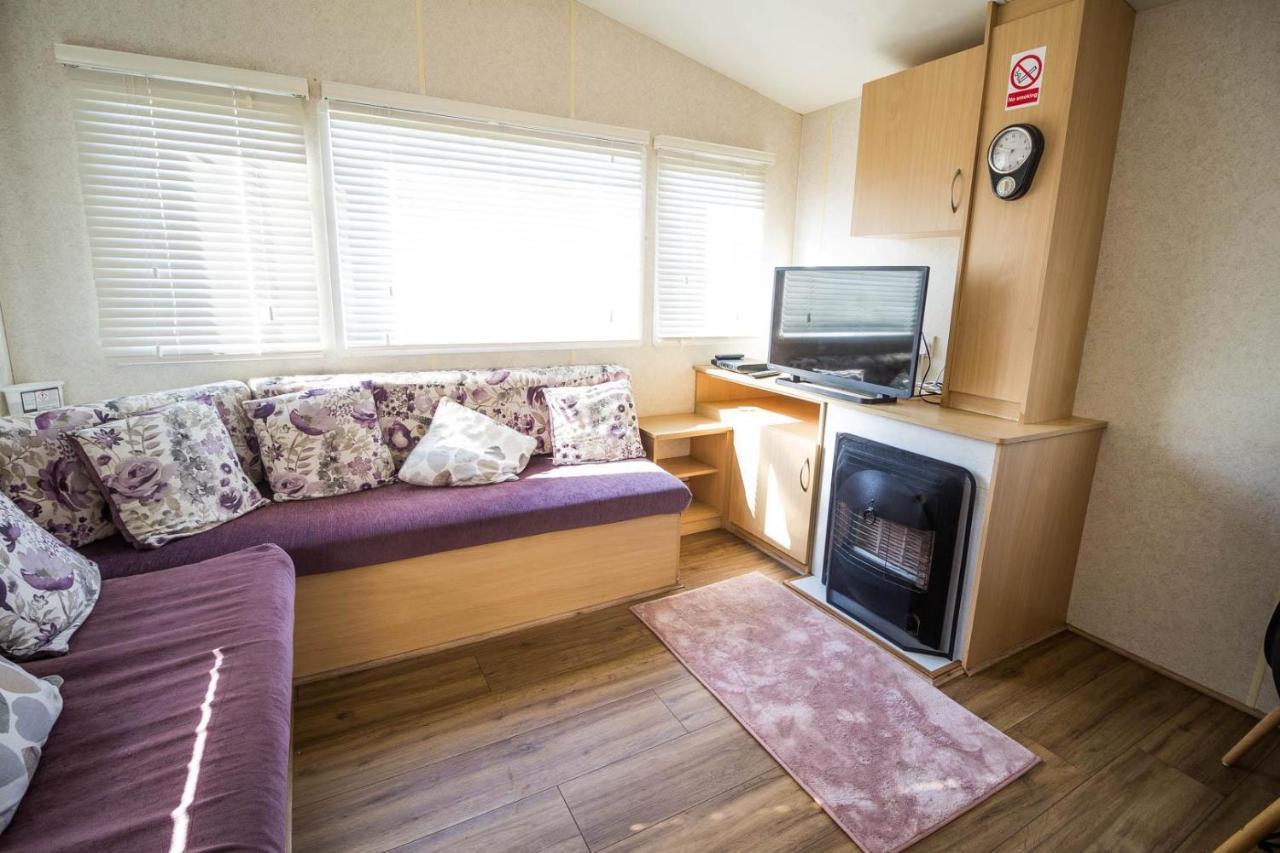 ホテル 6 Berth Caravan With Decking At Martello Beach Holiday Park In Essex Ref 29016Y クラクトン・オン・シー エクステリア 写真